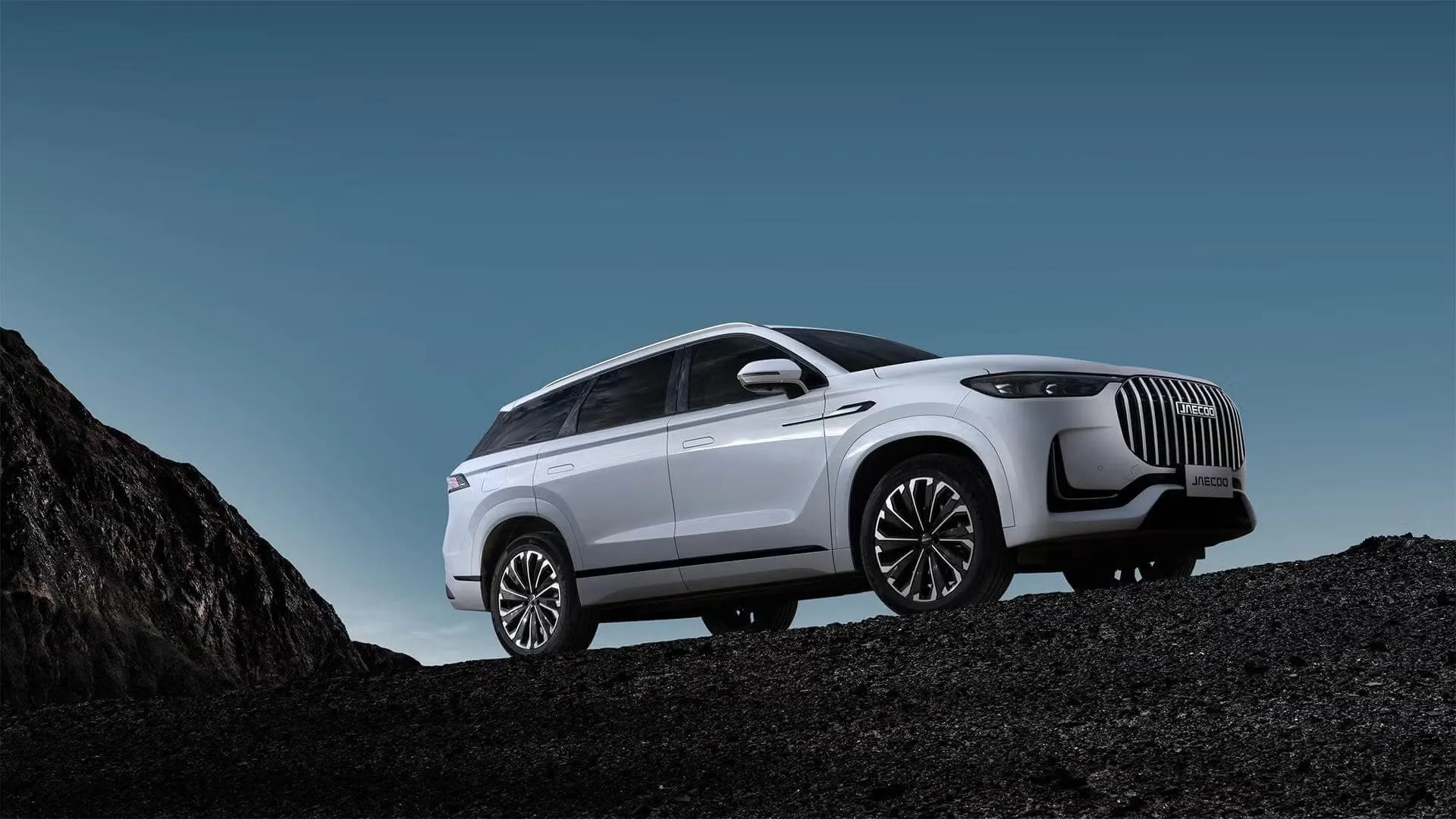 J8 exterior